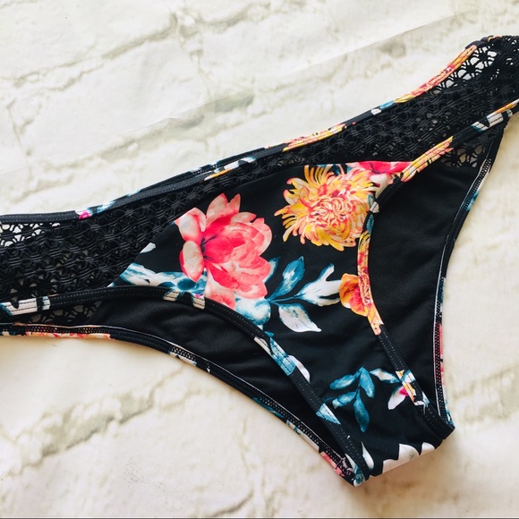 Rip Curl Wildflower Luxe Crochet Hipster Bikini L - Picture 2 of 8